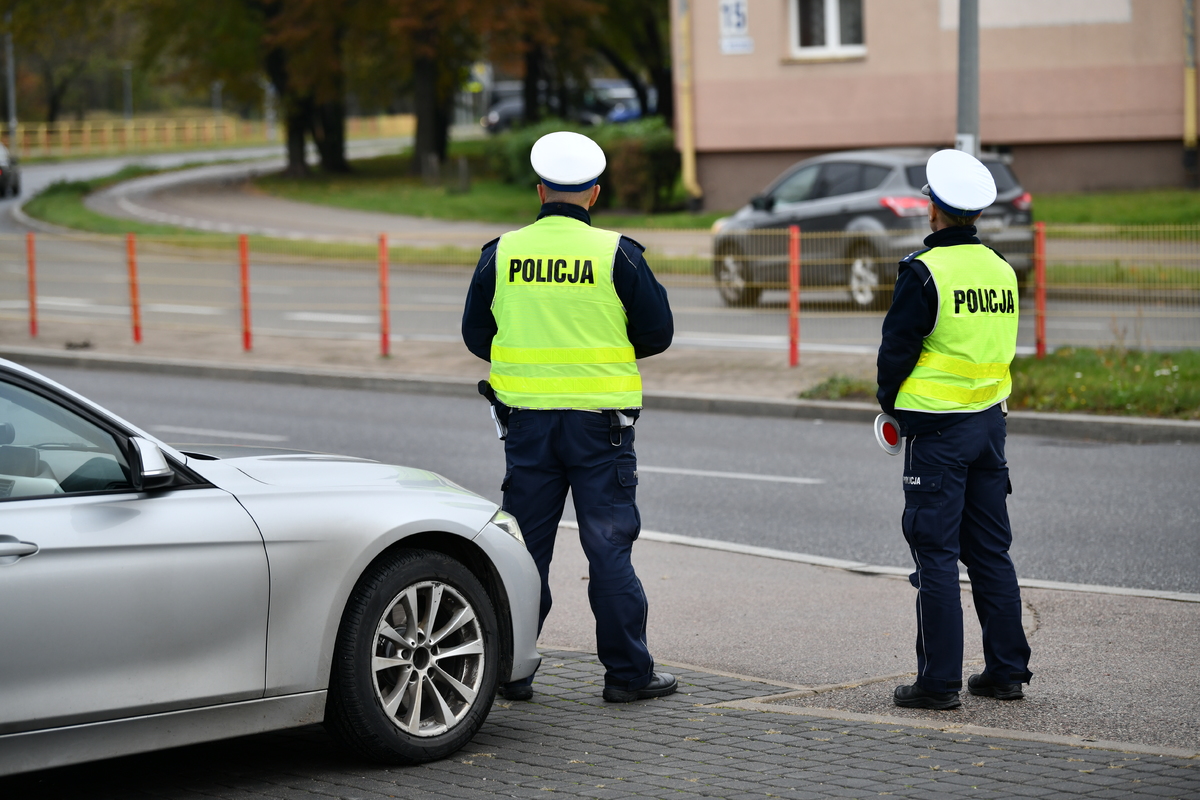 Policja negatywnie ocenia przede wszystkim informowanie światłami o trwającej kontroli.