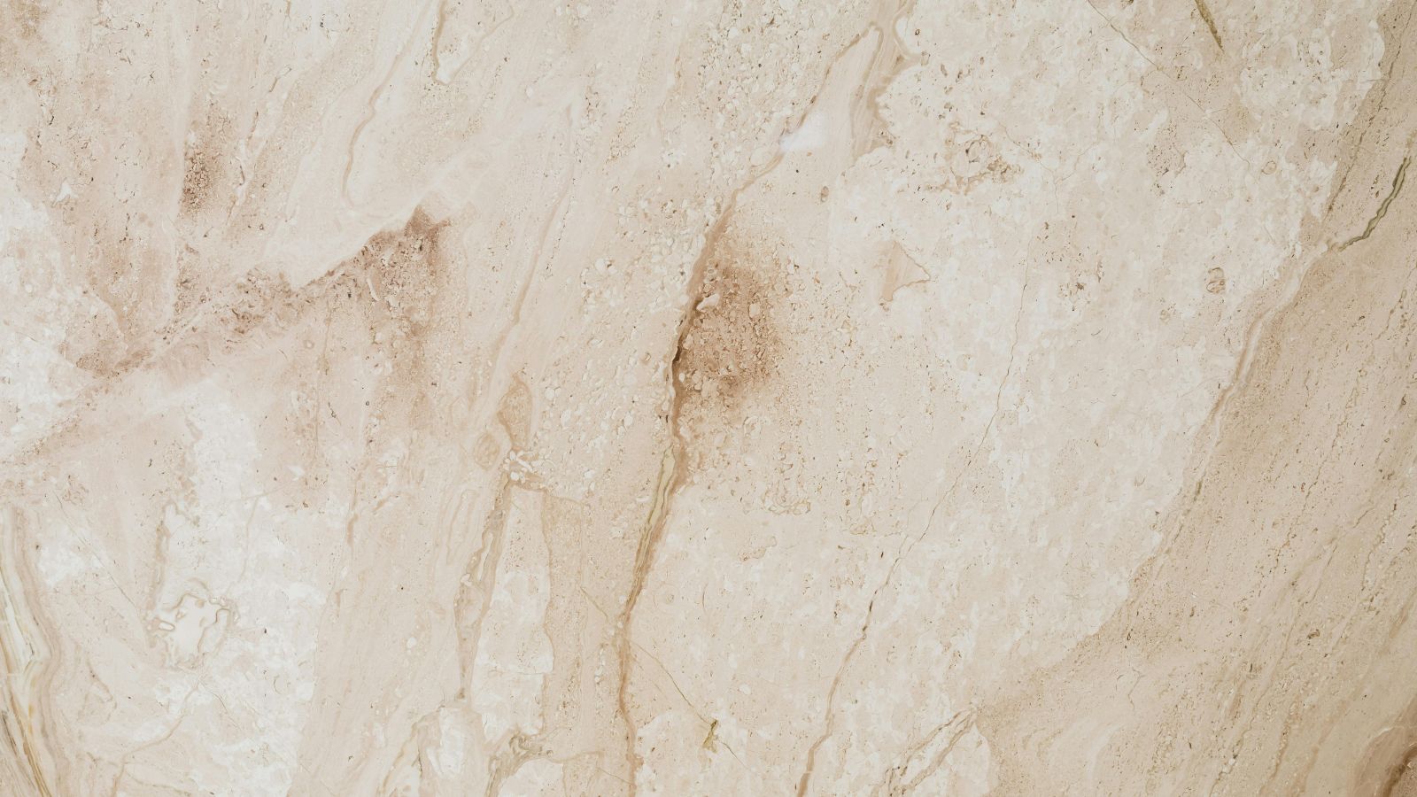 Droga od wilgoci do zacieków i grzyba jest bardzo krótka.